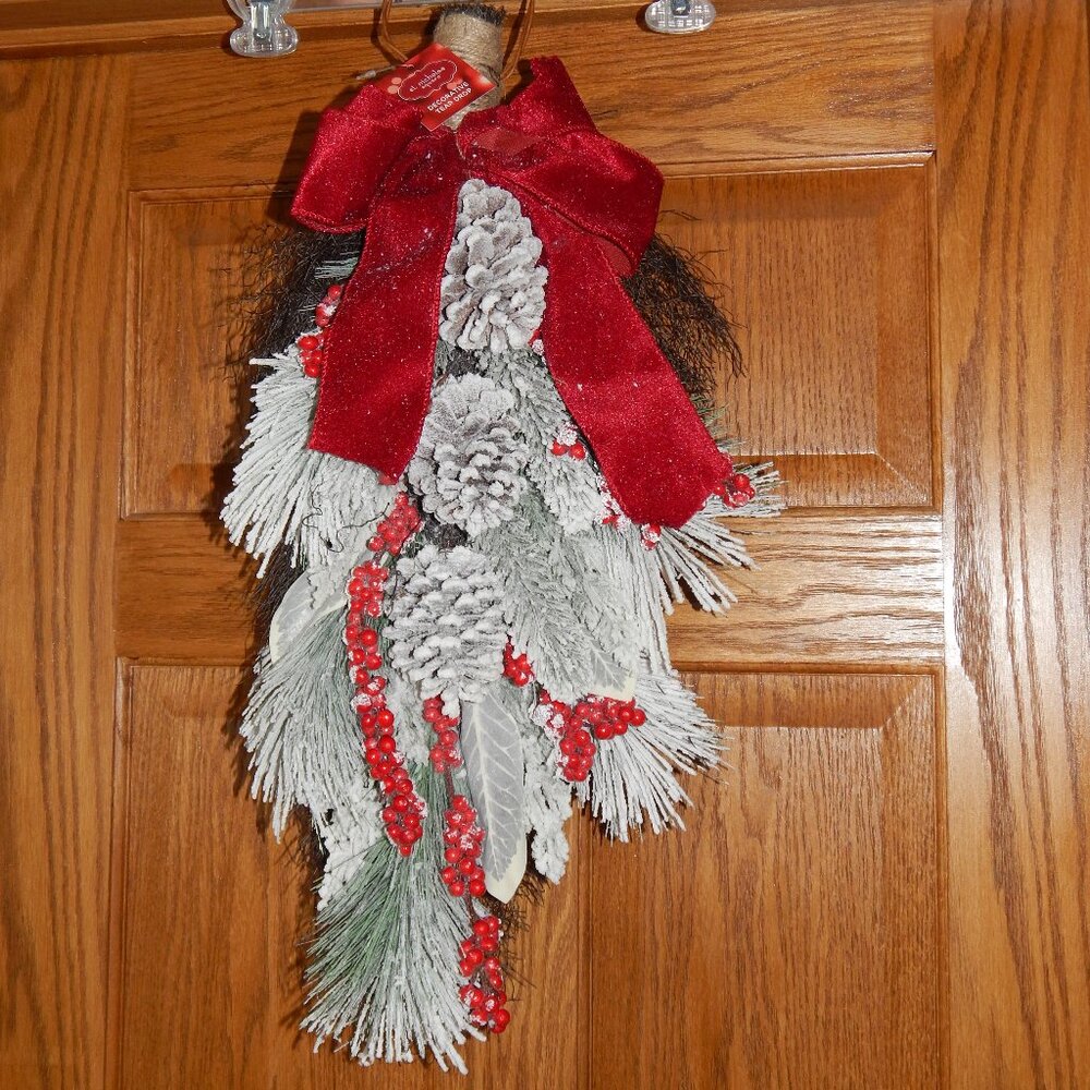 NEW Christmas Artificial Flocked Berry Greenery Teardrop Wall Door Swag Decor